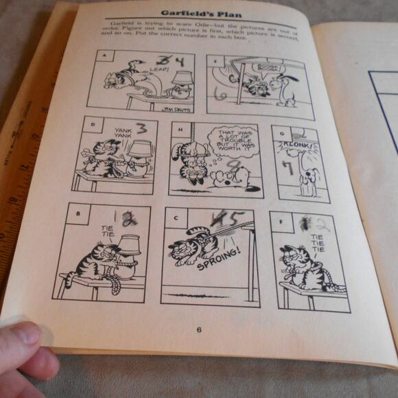 Vintage 1982 Garfield Activity Book by Jim Davis & Jim Razzi Happy House READ - Picture 11 of 13